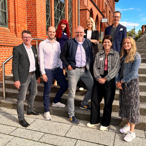 v. l. Magnus Eggers, Jonas Schmidt, Celine Krischer, Arndt Schlubach, Katrin Schmidt, Martina Heinke, Christian Korz und Andrea Thielmann.