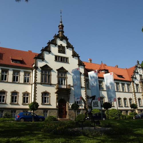 Das Verwaltungsgebäude der LWL-Klinik Warstein.