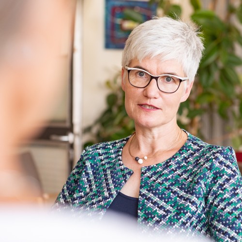 Gesprächsdarstellung zwischen einer Ärztin und einer Patientin